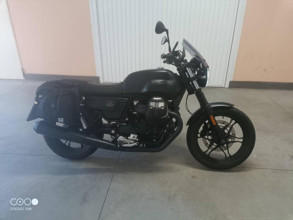 Moto Guzzi V7 III Stone Night Pack (2019 - 20) (2)