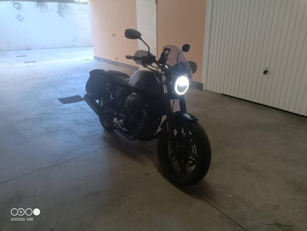 Moto Guzzi V7 III Stone Night Pack (2019 - 20) (3)