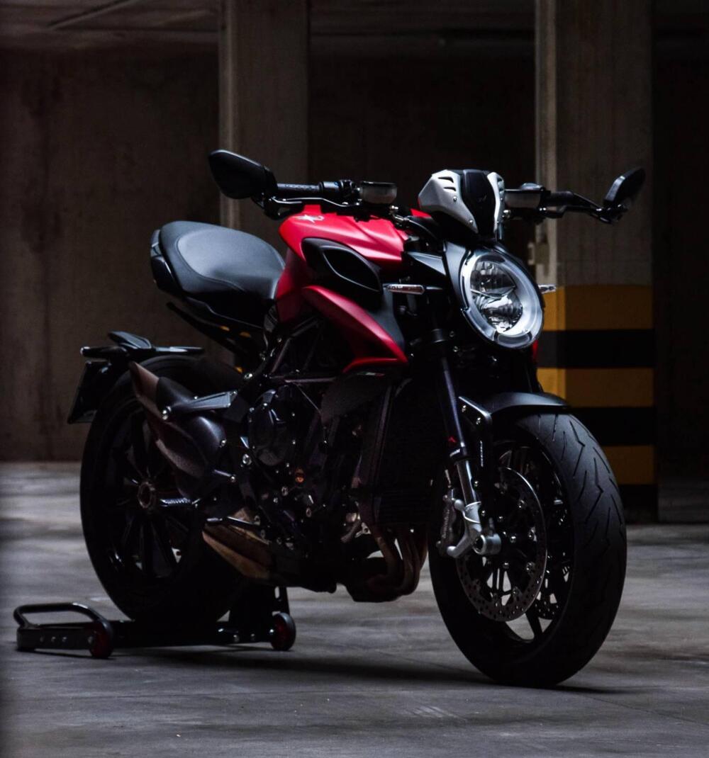 MV Agusta Dragster 800 Rosso (2021 - 23) (2)