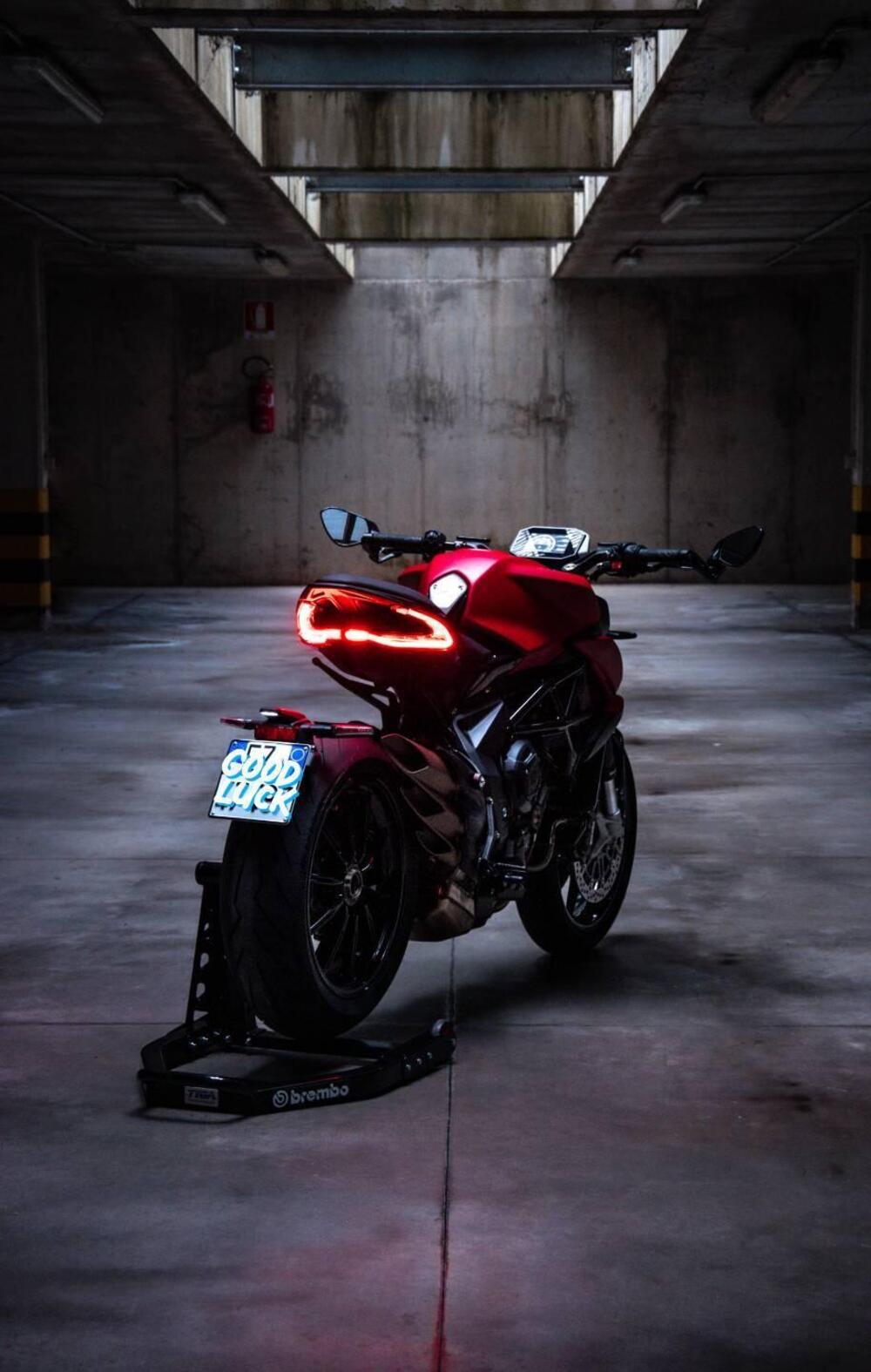 MV Agusta Dragster 800 Rosso (2021 - 23) (3)