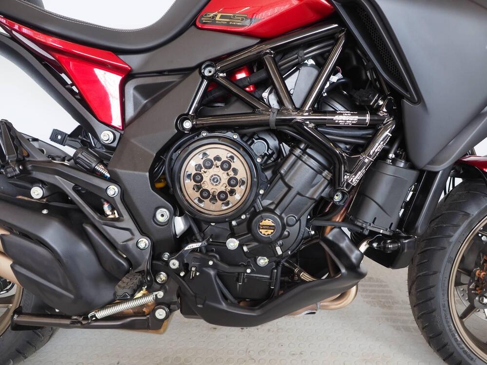 MV Agusta Turismo Veloce 800 Lusso SCS (2021 - 26) (2)