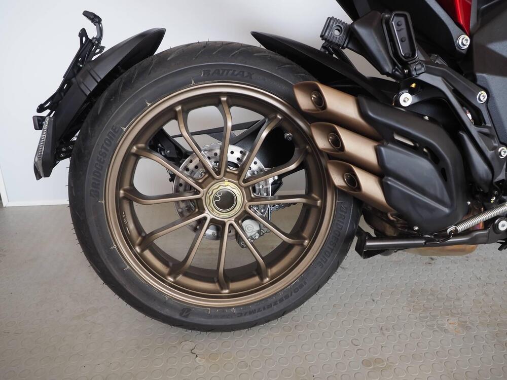 MV Agusta Turismo Veloce 800 Lusso SCS (2021 - 26) (3)