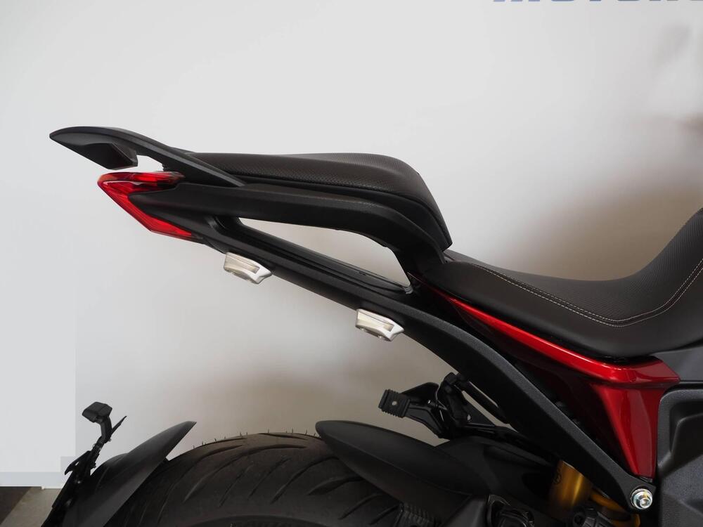 MV Agusta Turismo Veloce 800 Lusso SCS (2021 - 26) (4)
