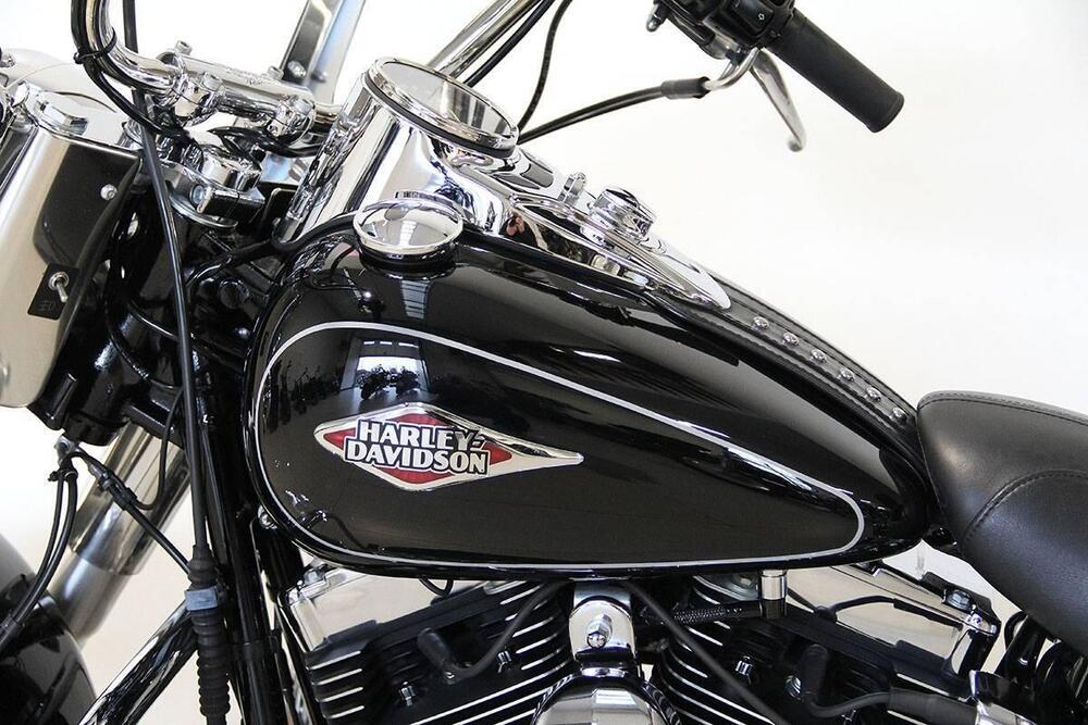 Harley-Davidson 1690 Heritage Classic (2011 - 17) - FLSTC (17)