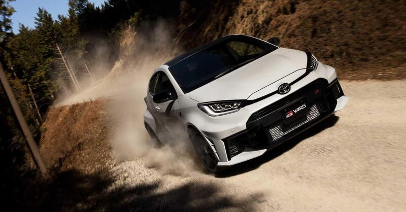 Toyota GR Yaris 2026: volante pi&ugrave; piccolo, gomme Bridgestone da gara e ammortizzatori rivisti, il rally porta i suoi frutti