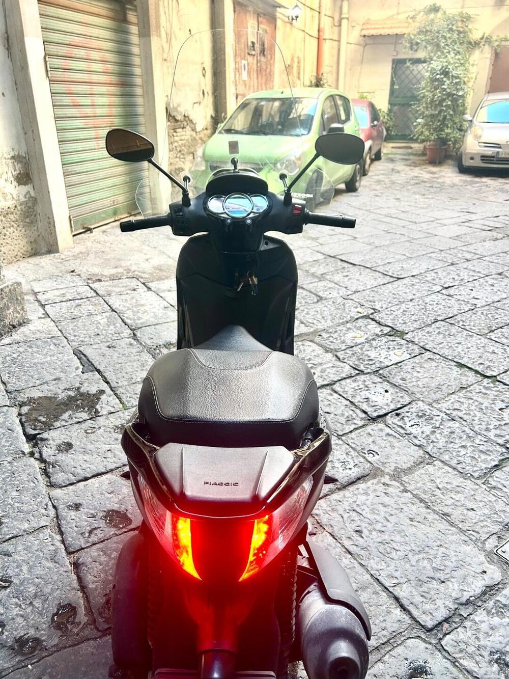 Piaggio Beverly 300 i.e. ABS-ASR (2016 - 20) (2)
