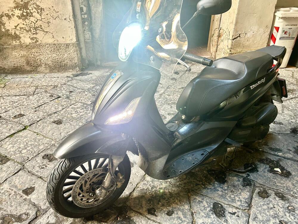 Piaggio Beverly 300 i.e. ABS-ASR (2016 - 20) (4)