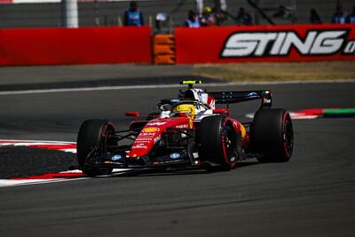 Hamilton sorride a met&agrave; a Shanghai: "Possiamo competere in curva, ma la Mercedes &egrave; un passo avanti". E sull'ala Macarena dice&hellip;