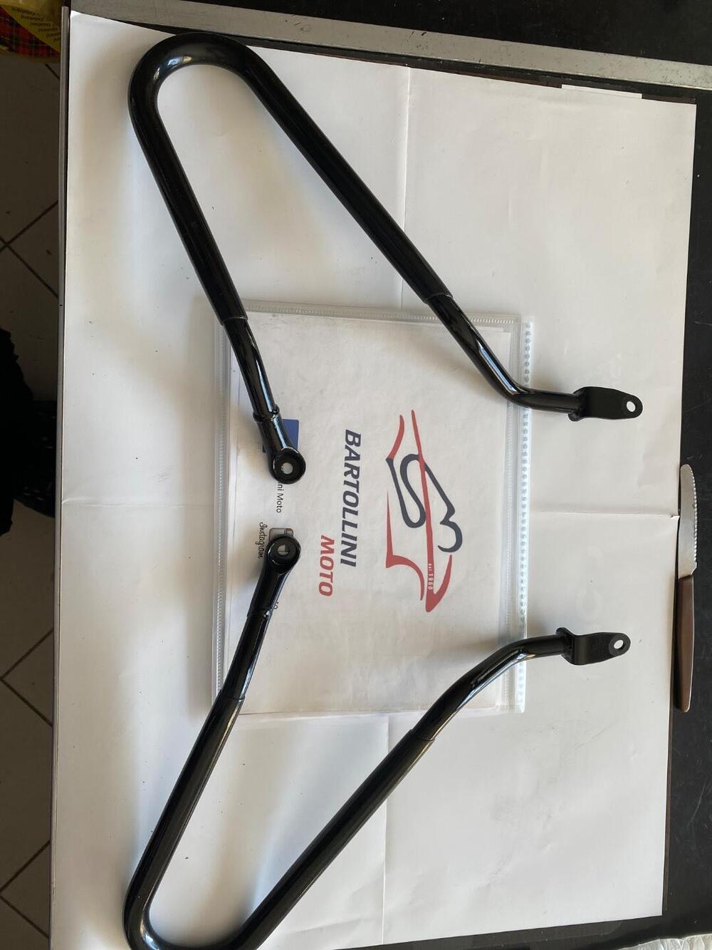 Coppia staffe borse Bear 650 Royal Enfield