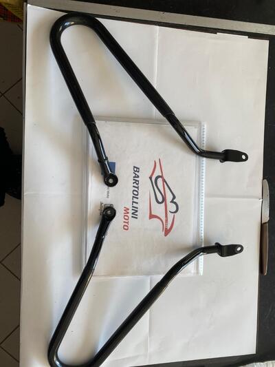Coppia staffe borse Bear 650 Royal Enfield