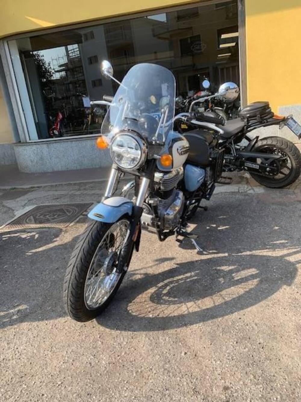 Royal Enfield Meteor 350 Aurora (2024 - 26) (2)