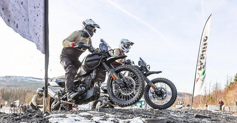 In Inghilterra la RE Himalayan 450 diventa Phantom Edition, per l'off-road estremo
