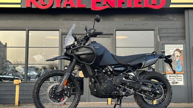 In Inghilterra la RE Himalayan 450 diventa Phantom Edition, per l'off-road estremo