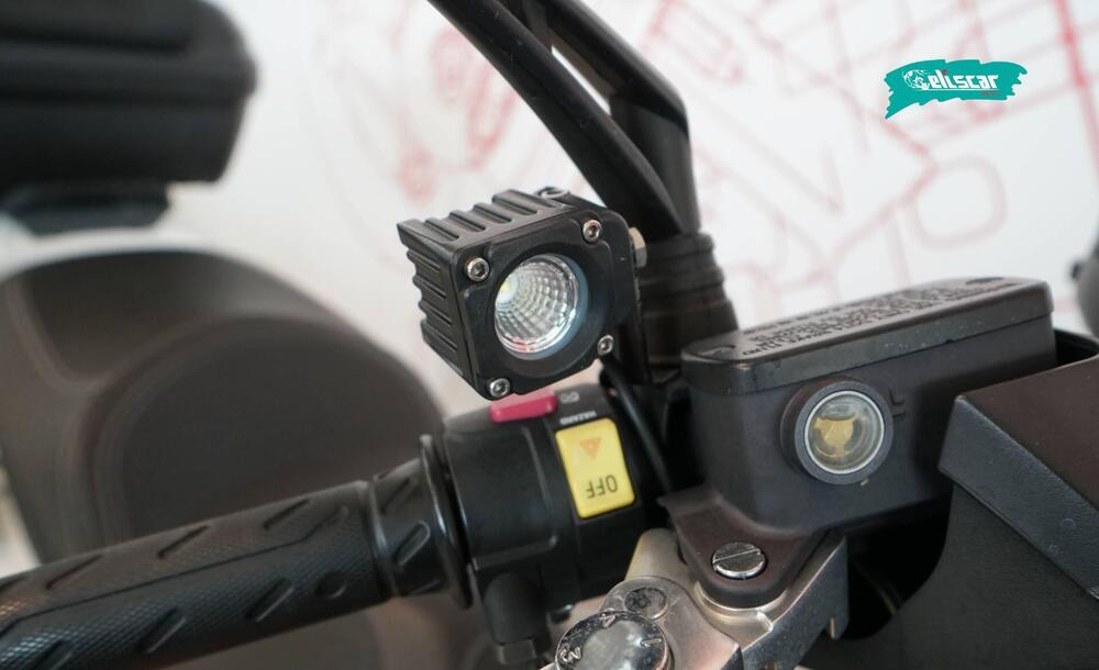 Kymco Downtown 300i (2009 - 17) (5)