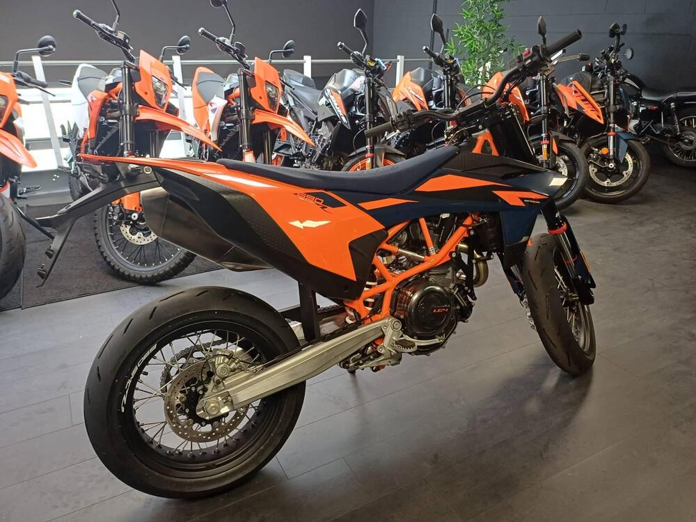 KTM 690 SMC R (2026) (6)