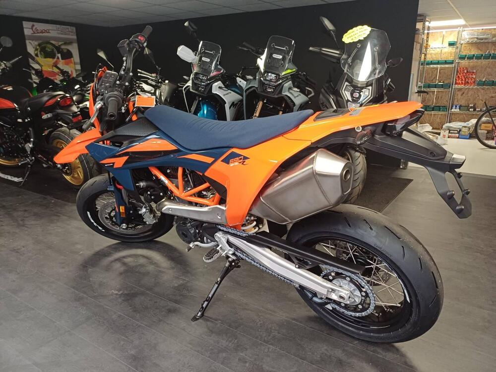 KTM 690 SMC R (2026) (3)