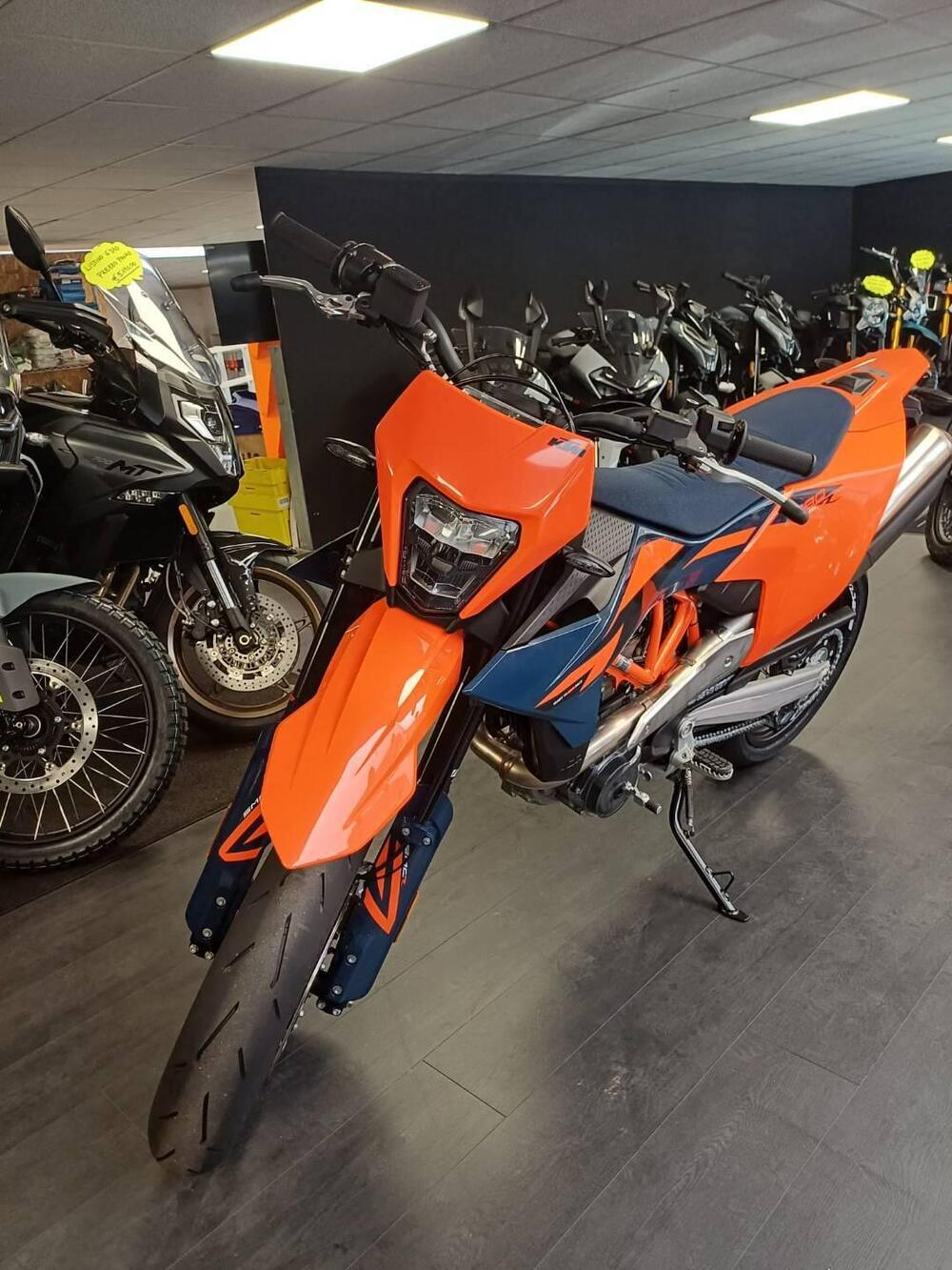 KTM 690 SMC R (2026) (7)