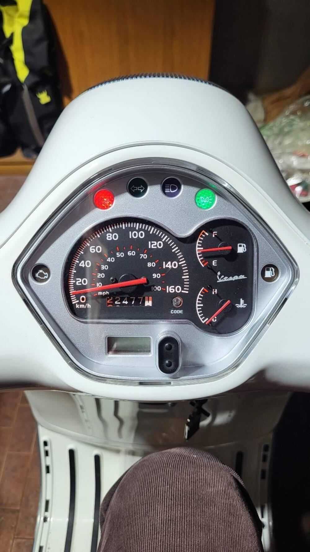 Vespa GTS 300 (2010 - 14) (3)