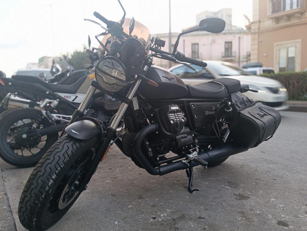 Moto Guzzi V9 Bobber (2021 - 25)