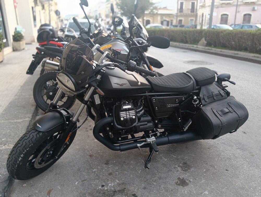 Moto Guzzi V9 Bobber (2021 - 25) (2)