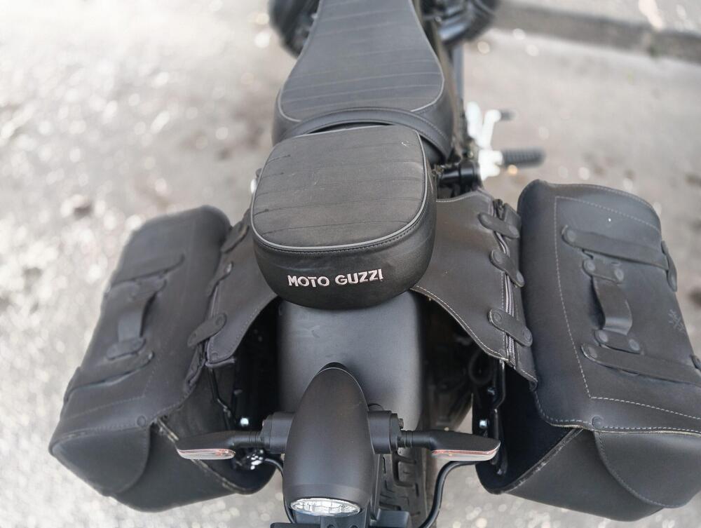 Moto Guzzi V9 Bobber (2021 - 25) (3)