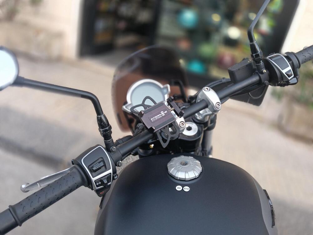 Moto Guzzi V9 Bobber (2021 - 25) (4)