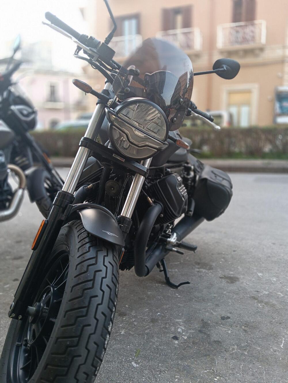 Moto Guzzi V9 Bobber (2021 - 25) (5)