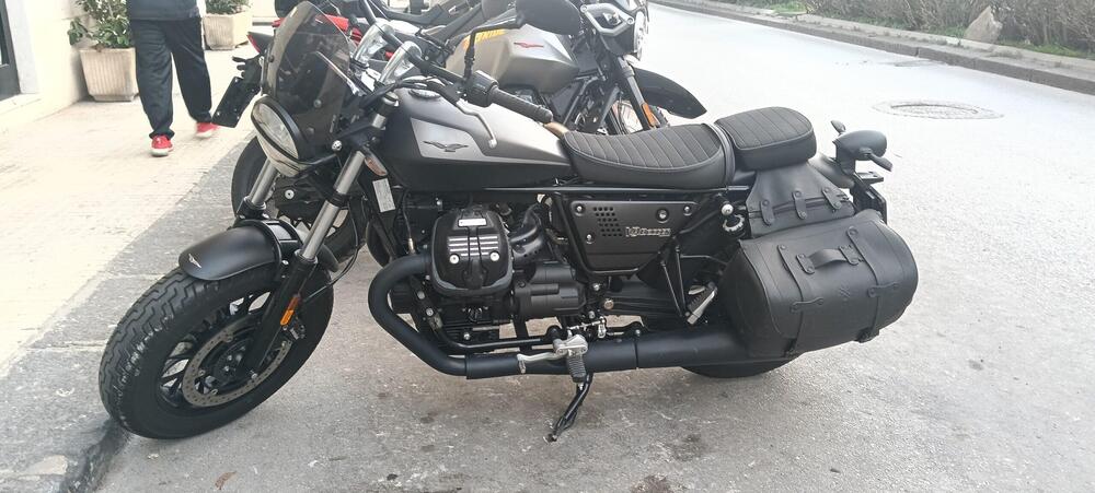 Moto Guzzi V9 Bobber (2021 - 25) (6)