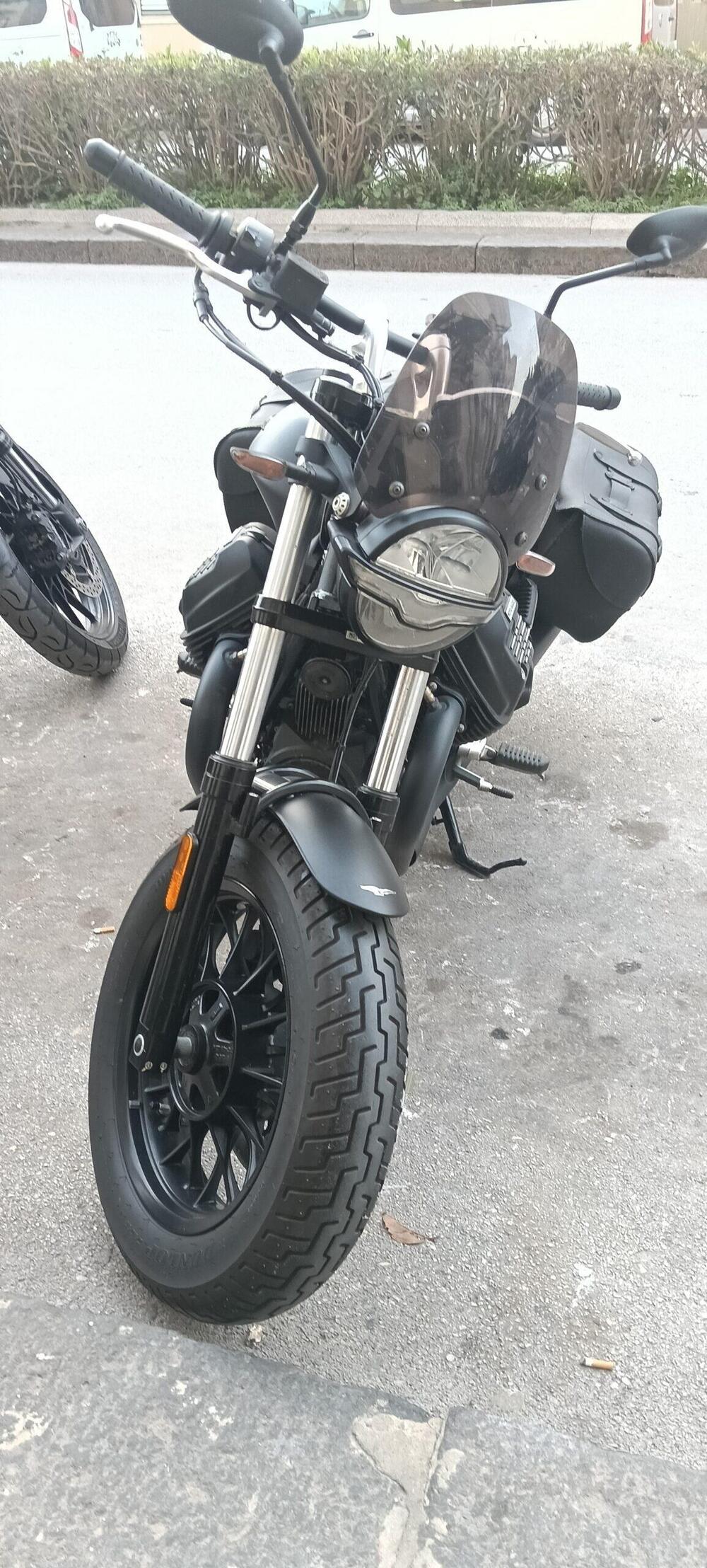 Moto Guzzi V9 Bobber (2021 - 25) (7)