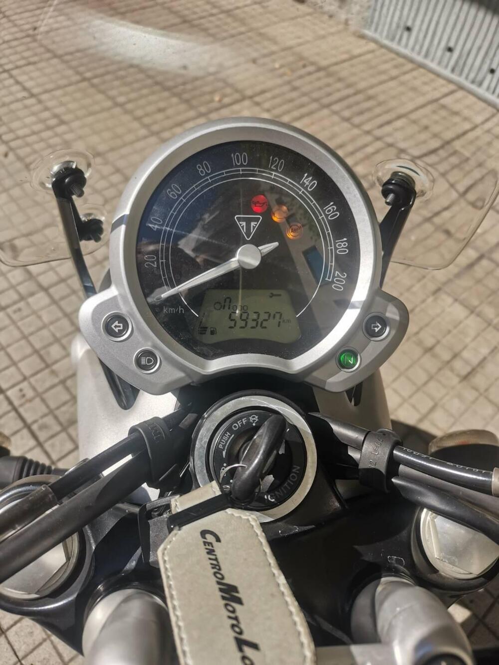 Triumph Street Twin 900 (2017 - 18) (3)