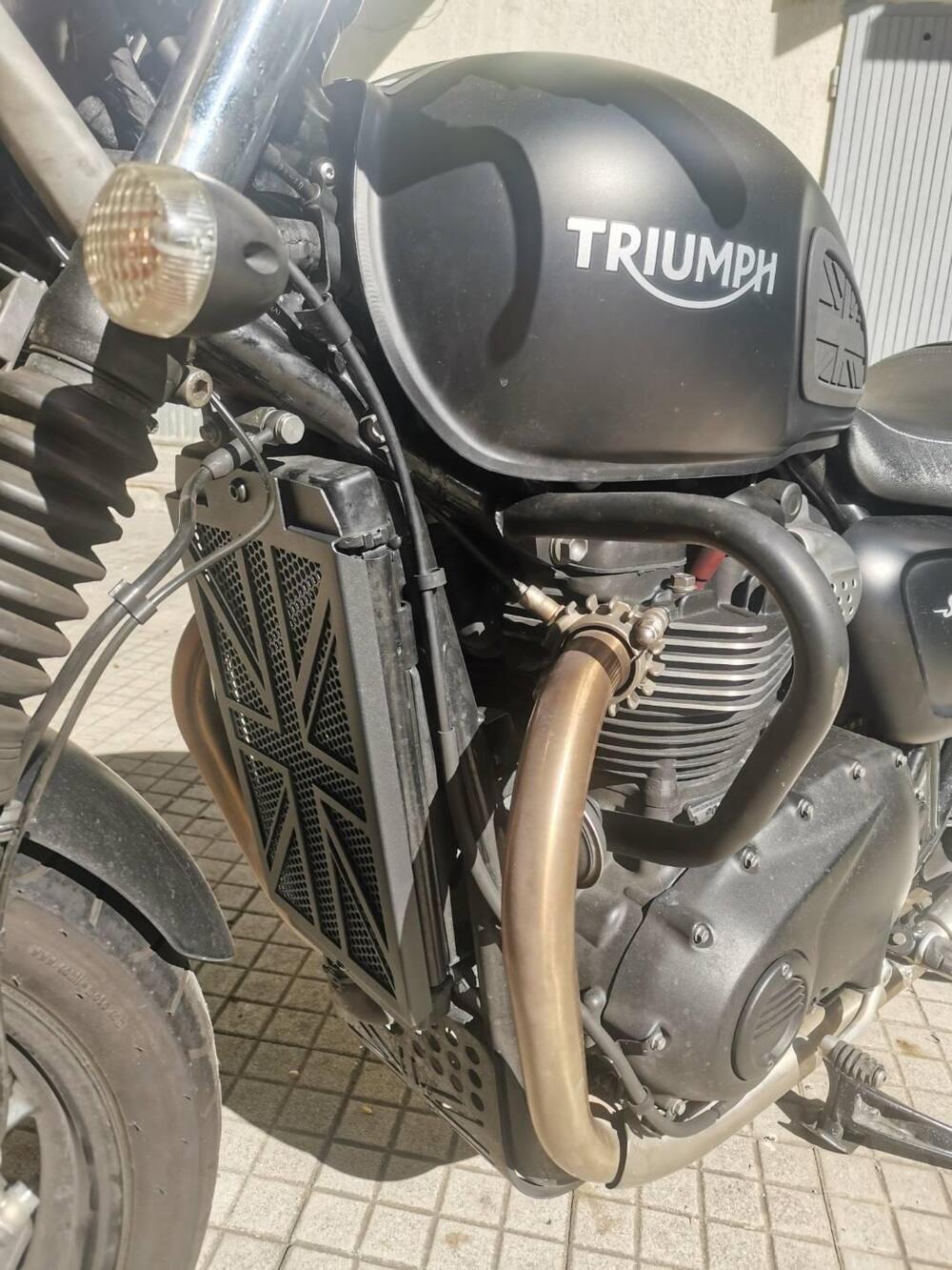 Triumph Street Twin 900 (2017 - 18) (4)