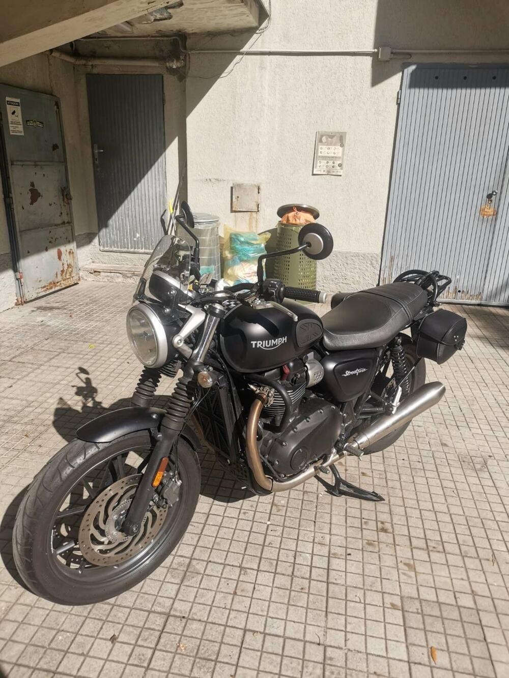 Triumph Street Twin 900 (2017 - 18) (5)