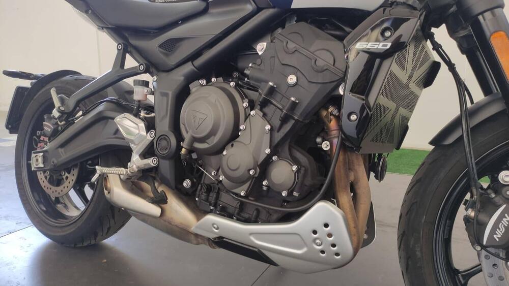 Triumph Trident 660 Triple Tribute Edition (2024) (3)