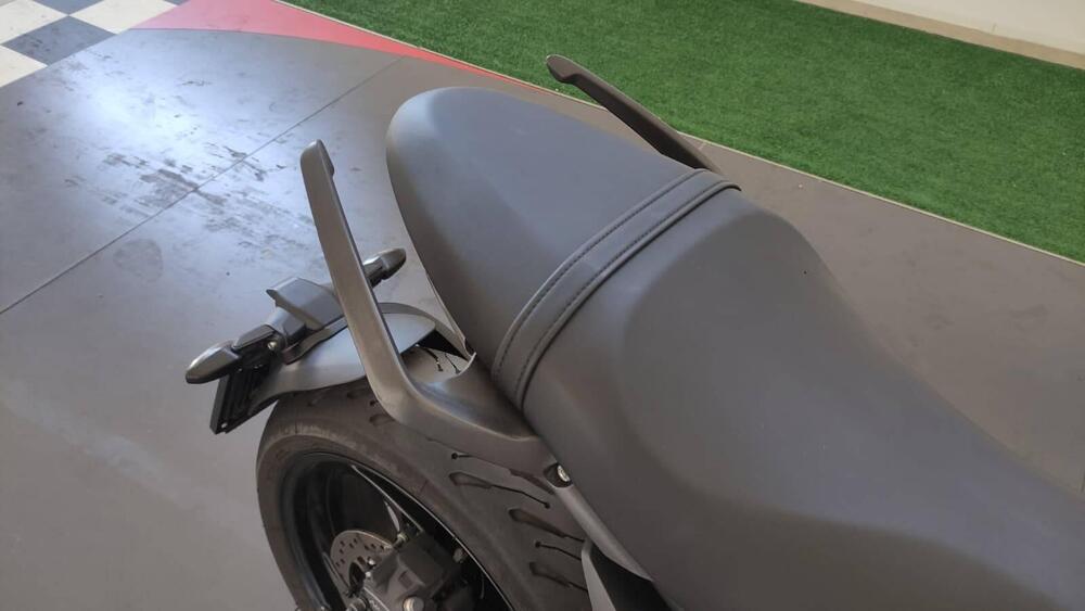 Triumph Trident 660 Triple Tribute Edition (2024) (8)