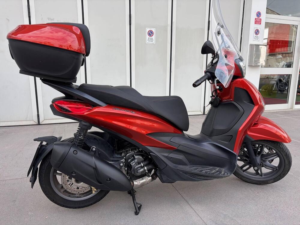 Piaggio Beverly 300 S ABS-ASR (2021 - 25) (2)
