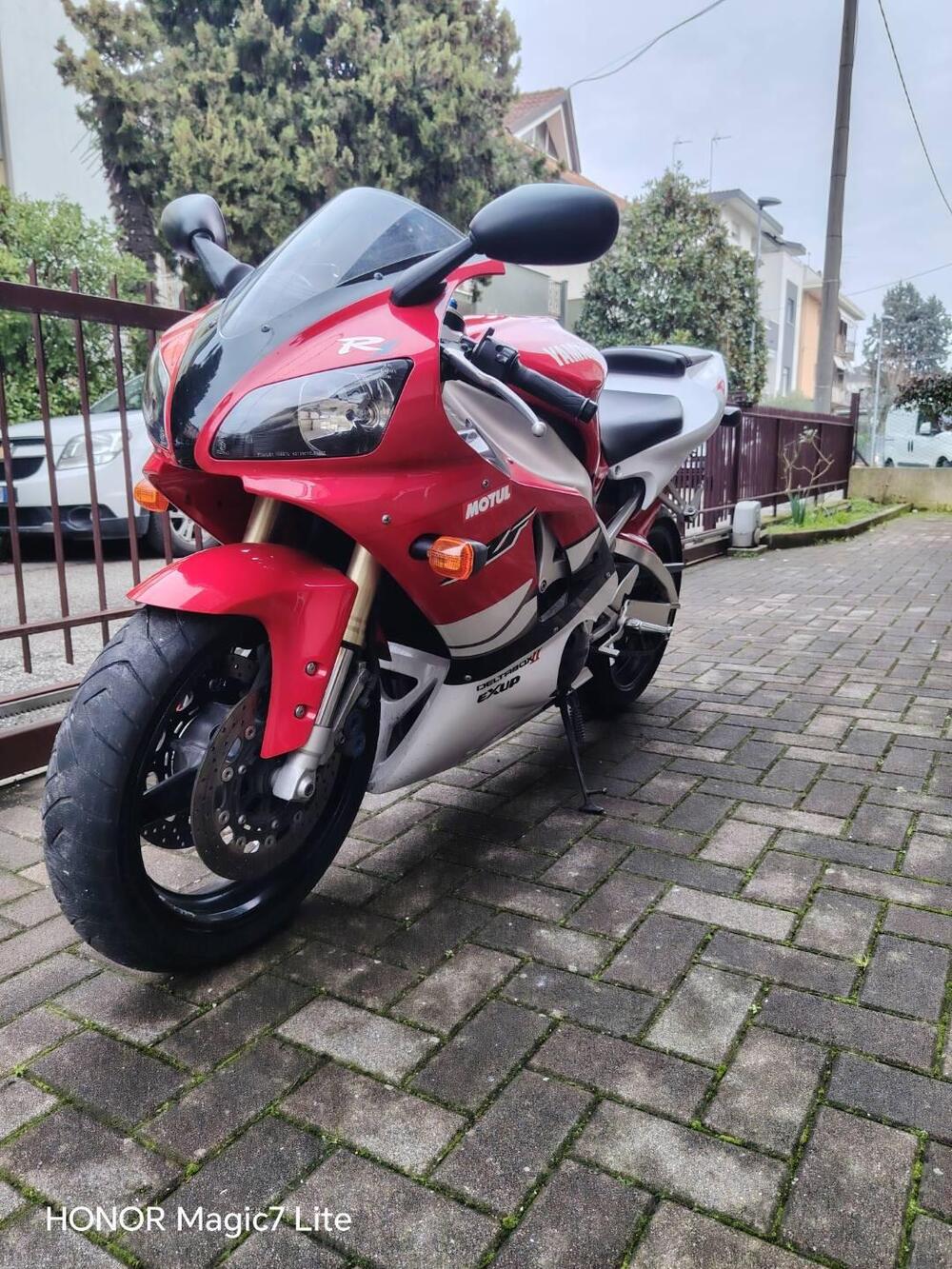 Yamaha YZF R1 (1998 - 99) (9)