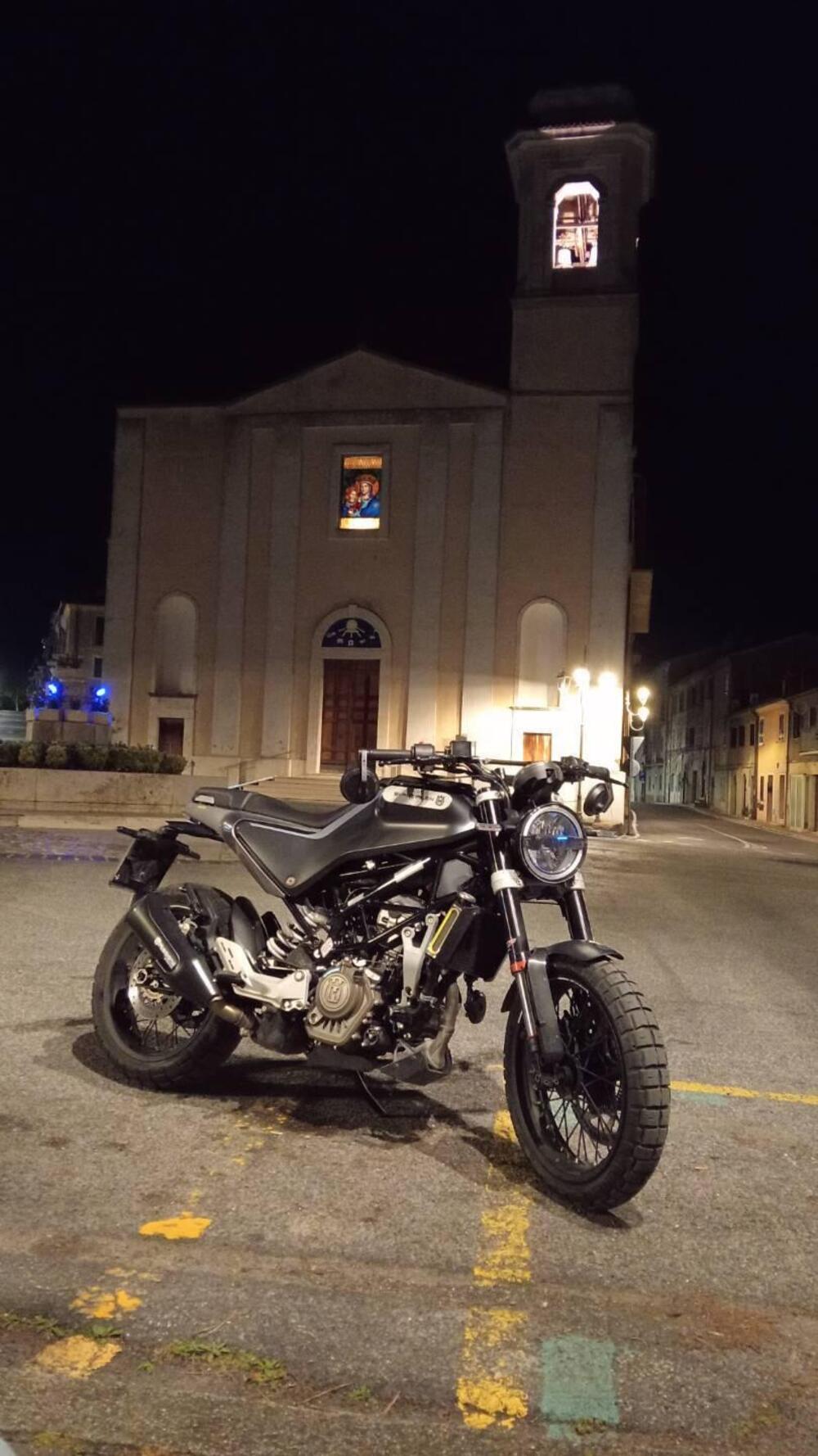 Husqvarna Svartpilen 125 (2021 - 23) (3)