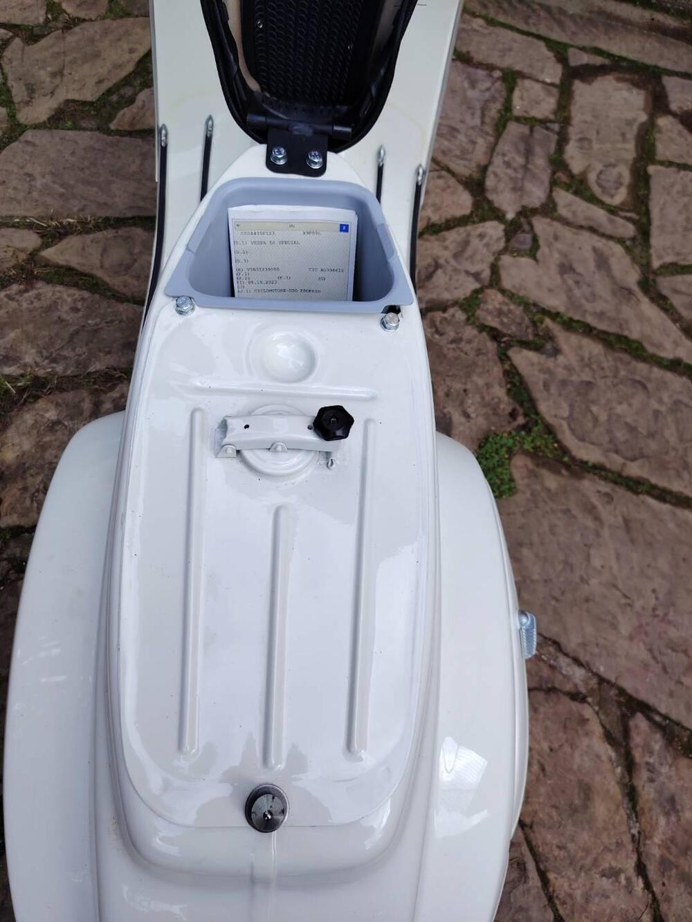 Piaggio Vespa 50 Special (4)