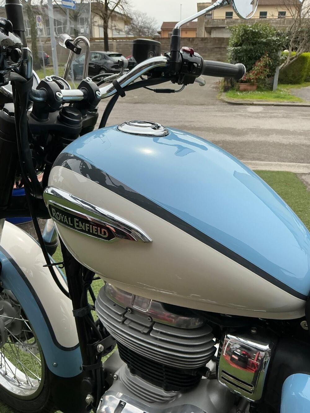 Royal Enfield Meteor 350 Aurora (2024 - 26) (11)