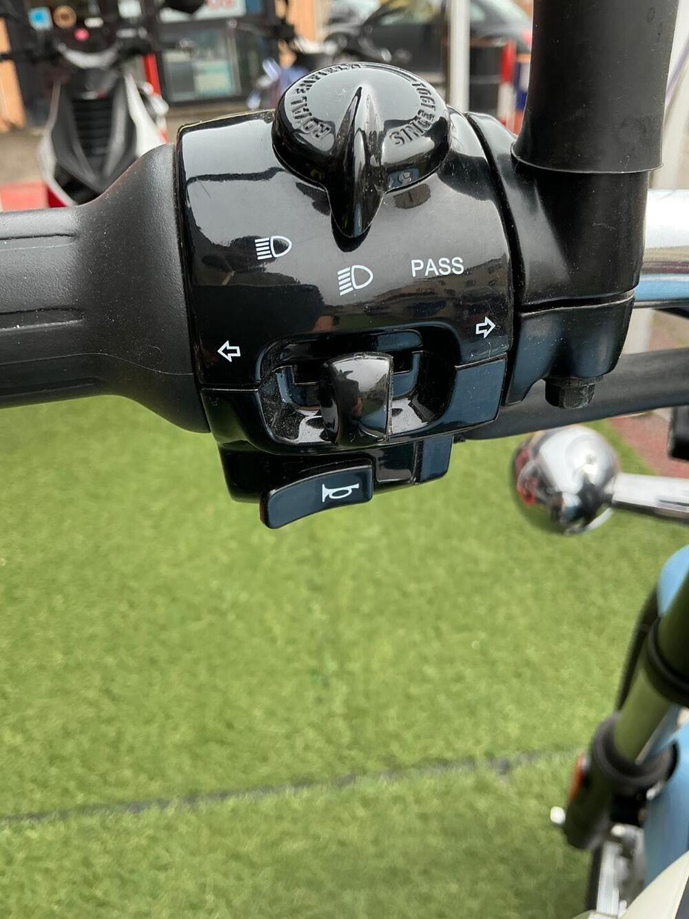 Royal Enfield Meteor 350 Aurora (2024 - 26) (13)