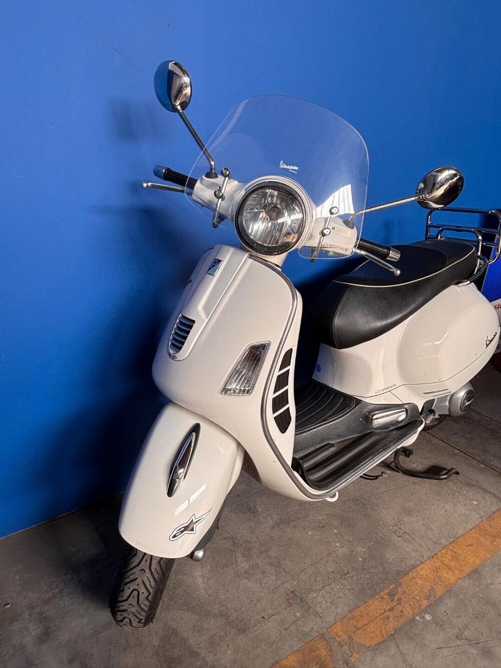 Vespa GTS 300 (2010 - 14) (2)