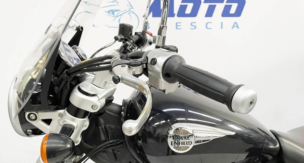 Royal Enfield Super Meteor 650 (2023 - 26) (9)