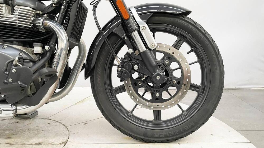 Royal Enfield Super Meteor 650 (2023 - 26) (8)