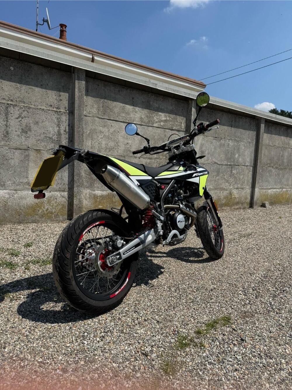 Fantic Motor Motard 125 Performance 4t (2020) (4)