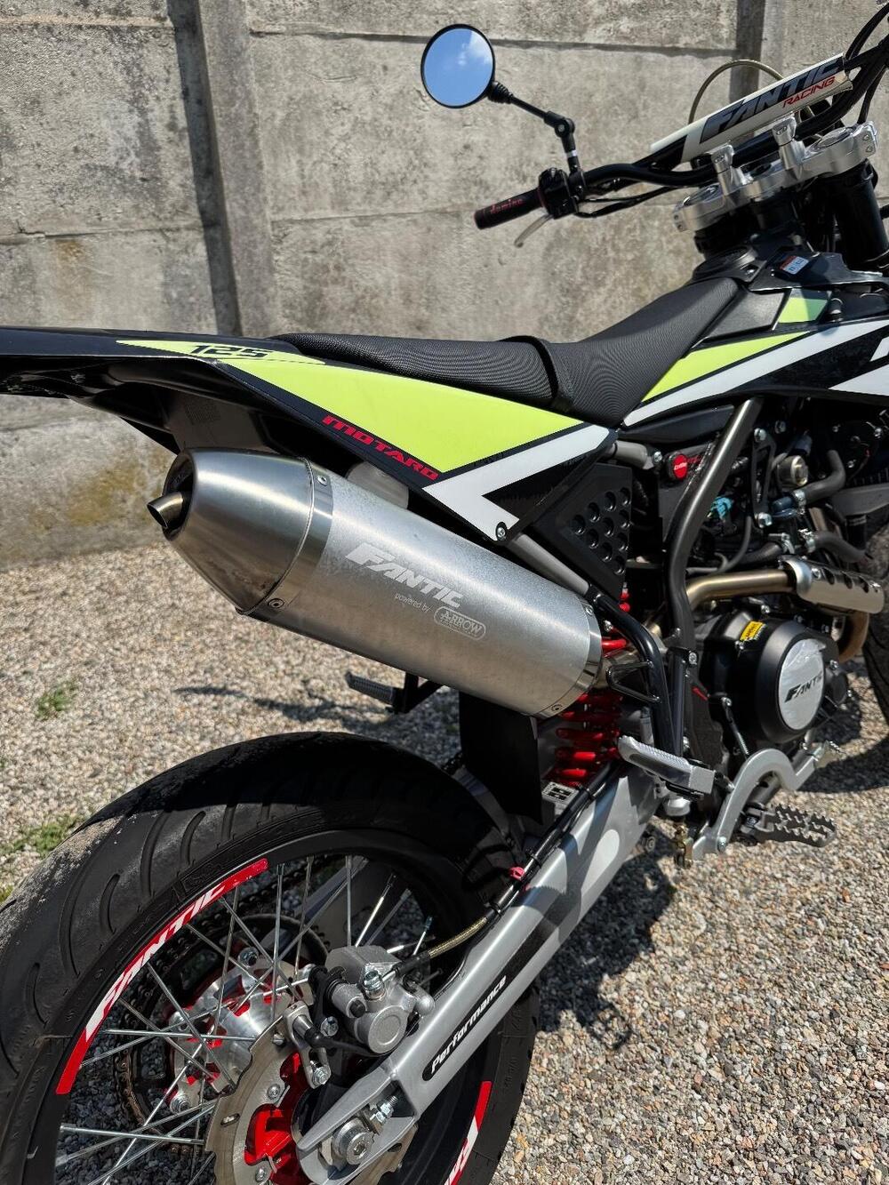 Fantic Motor Motard 125 Performance 4t (2020) (6)