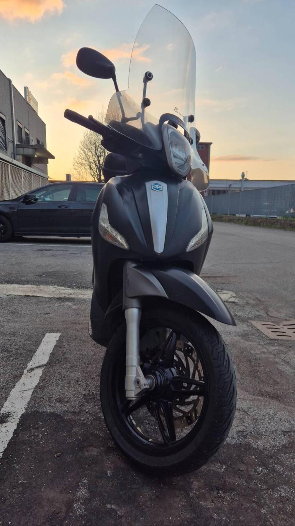 Piaggio Beverly 350 SportTouring ie ABS (2011 - 17) (2)