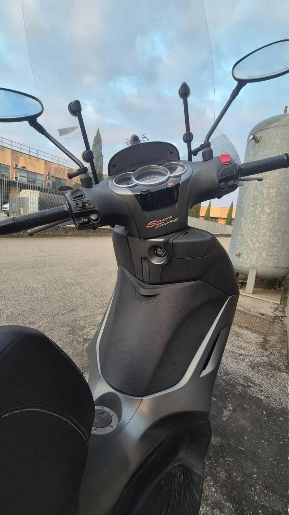 Piaggio Beverly 350 SportTouring ie ABS (2011 - 17) (3)