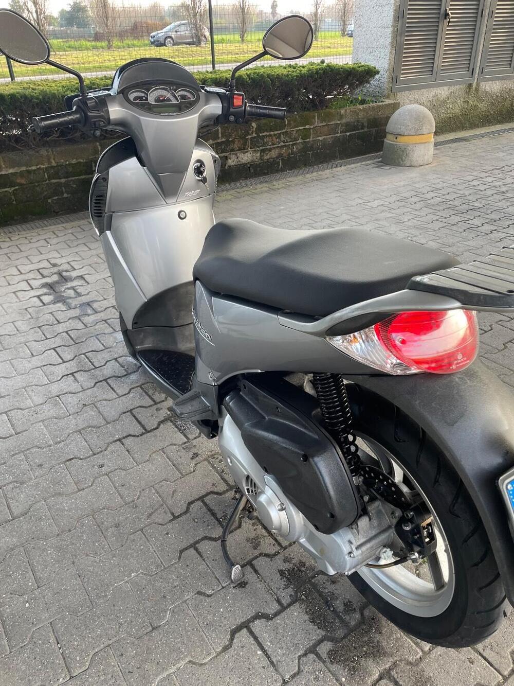 Aprilia Scarabeo 125 (2007 - 12) (3)