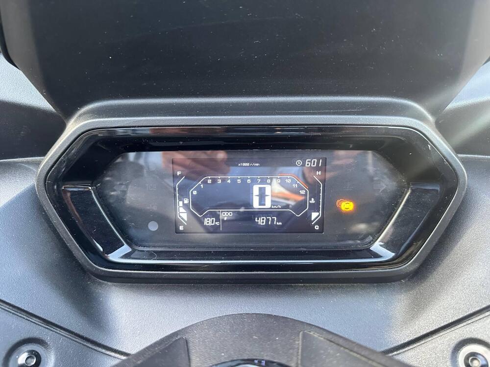 Yamaha X-Max 300 (2025 - 26) (7)