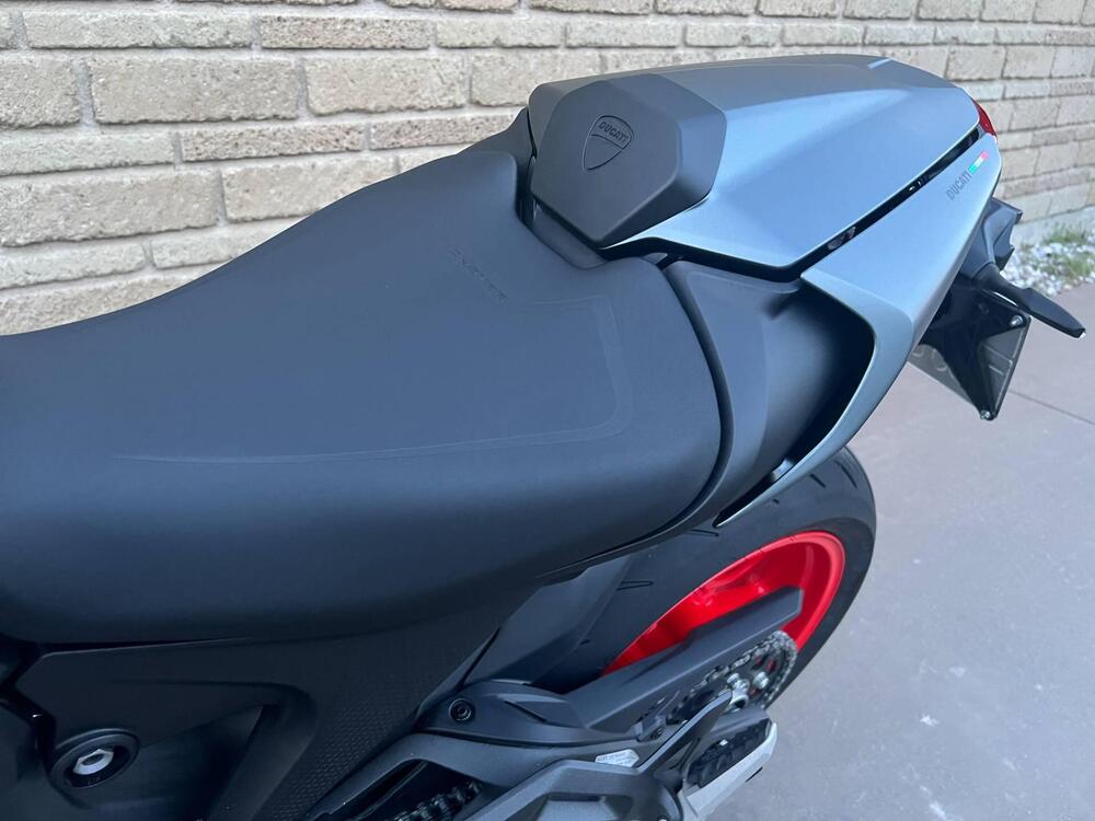 Ducati Monster 937 + (2021 - 25) (3)